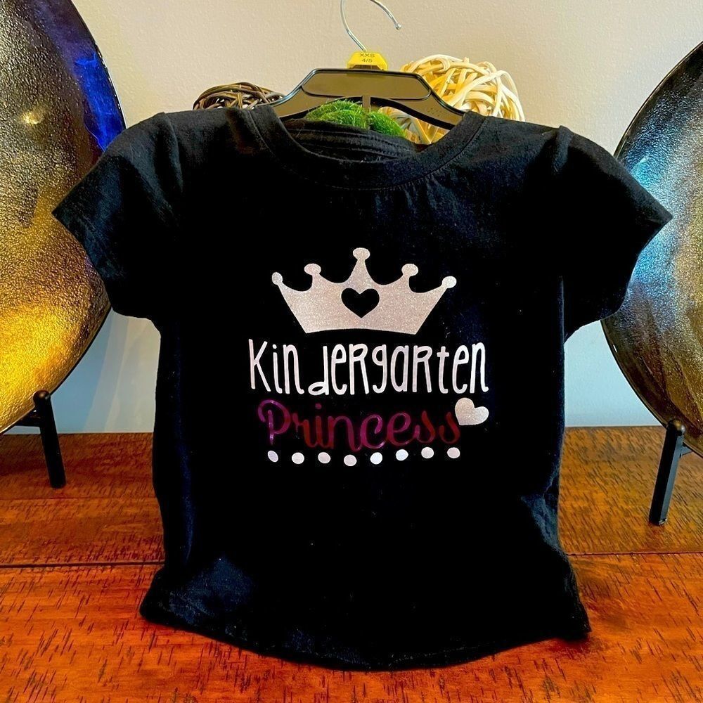 First day of school kindergarten graphic tee